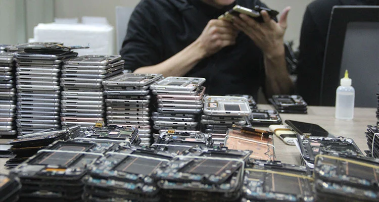 Цены на ЖК-экраны iPhone в 2026 году поляризуются: почему ремонтные мастерские снова переходят на восстановленные оригинальные дисплеи